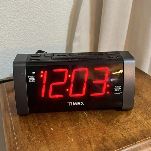 Timex Alarm Clock Radio T235Y Digital 12 Hour Clock With 2 Alarms Working AUX - Picture 1 of 16